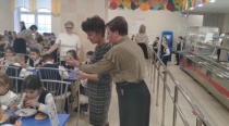 В образовательных учреждениях Кировского района проверили организацию питания школьников