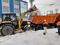 Главы районов провели мониторинг проведения работ по очистке города от снега  