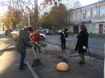 В Кировском районе продолжаются работы по уборке общественных территорий