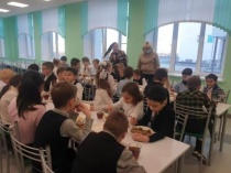 Продолжаются проверки качества питания в школах Волжского района