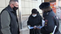 В Саратове госавтоинспекторы провели совместную с общественниками акцию на Привокзальной площади города