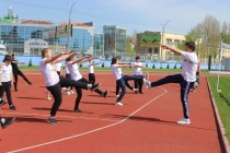 На стадионе «Волга» прошла открытая зарядка для учащихся лицея № 15