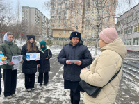 Школьники напомнили родителям об опасности зимней дороги Школьники напомнили родителям об опасности зимней дороги