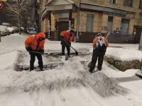  Продолжаются мероприятия по уборке города от снега и наледи 