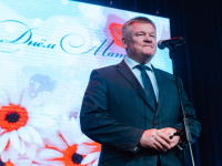 Михаил Исаев: «Дорогие женщины, наши любимые мамы!» Михаил Исаев: «Дорогие женщины, наши любимые мамы!»