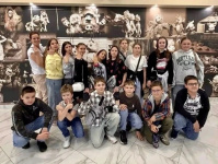 Последний учебный день в театре кукол