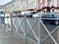 В городе установлены новые пешеходные ограждения