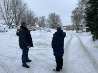 Проверка дворовых территорий в Гагаринском районе Проверка дворовых территорий в Гагаринском районе