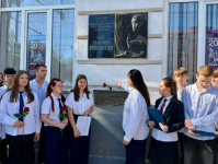 В Саратове почтили память Олега Ивановича Янковского