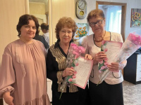 В Заводском районе сотрудники МДОУ Nº 72 поздравили заслуженных работников с 8 марта В Заводском районе сотрудники МДОУ Nº 72 поздравили заслуженных работников с 8 марта
