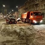 В течение ночи коммунальные службы города проводили работы по уборке снега
