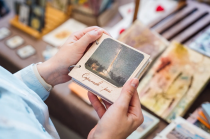 В Саратове проходит книжная ярмарка нового формата «Огни над Волгой» В Саратове проходит книжная ярмарка нового формата «Огни над Волгой»