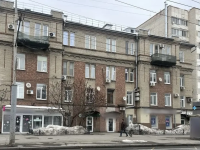 Суд обязал собственника нежилого помещения привести фасад здания в первоначальный вид