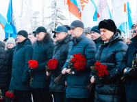 Михаил Исаев возложил цветы к Вечному огню и мемориалу «Землякам, погибшим в локальных войнах»