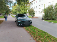 Продолжается фиксирование случаев парковки на зеленых зонах