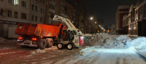 В течение ночи коммунальные службы города устраняли последствия снегопада В течение ночи коммунальные службы города устраняли последствия снегопада