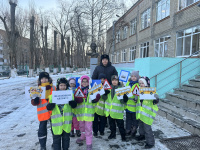 Учимся безопасности на дорогах: полицейские проводят пешеходные экскурсии Учимся безопасности на дорогах: полицейские проводят пешеходные экскурсии