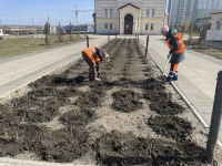 В районах города продолжаются работы по содержанию зеленых зон В районах города продолжаются работы по содержанию зеленых зон