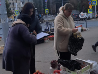 В Октябрьском районе продолжаются мероприятия по выявлению фактов незаконной торговли