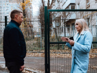 По поручению главы города Михаила Исаева проводится осмотр учреждений, где ведутся работы по замене ограждения территории