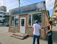 На территории Октябрьского района продолжается работа в части выявления незаконных рекламных конструкций