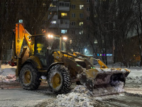 Продолжаются работы по комплексной уборке снега