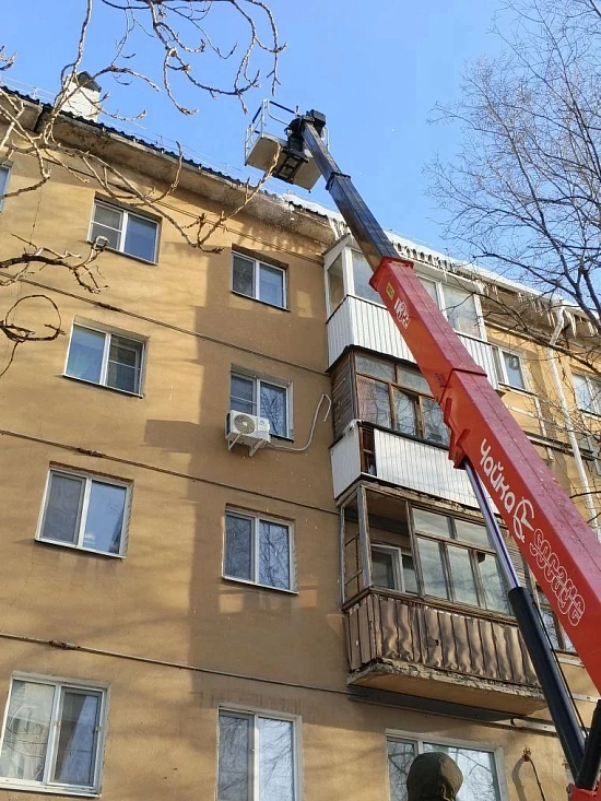 Продолжается контроль за очисткой крыш