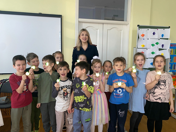 Сотрудники Госавтоинспекции города Саратова провели занятия с ребятами в детских садах