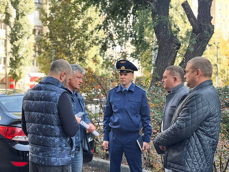 Комитет по ЖКХ и администрация Октябрьского района провели совместный рейд по контейнерным площадкам