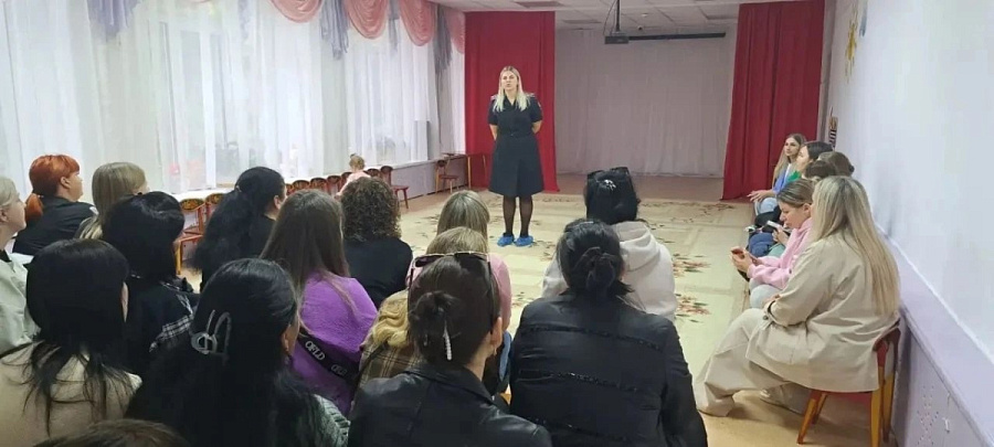 Сотрудники Госавтоинспекции Саратова принимают участие в родительских собраниях