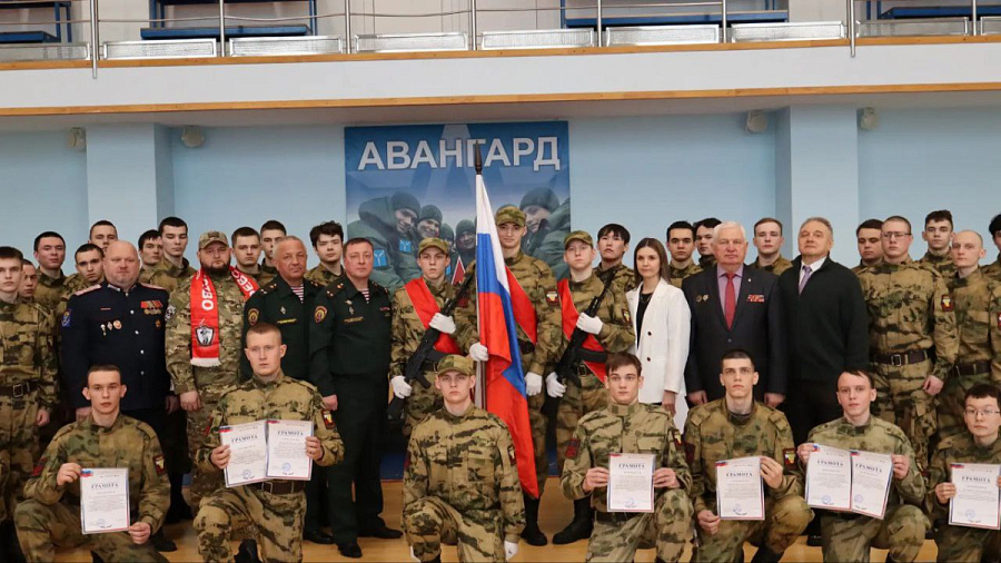 На базе патриотических центров «Авангард» и «Патриот 64» прошло торжественное мероприятие по случаю окончания сборов