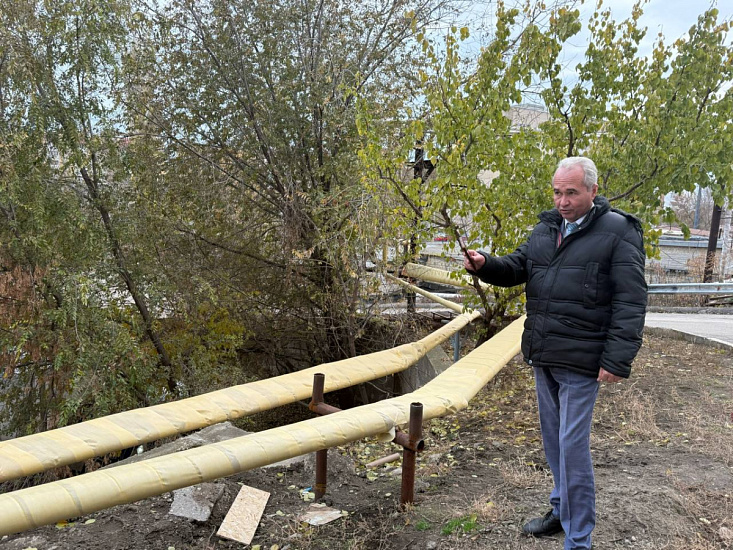 Первый заместитель главы администрации Заводского района Владимир Чирсков проверил состояние подпорной стены