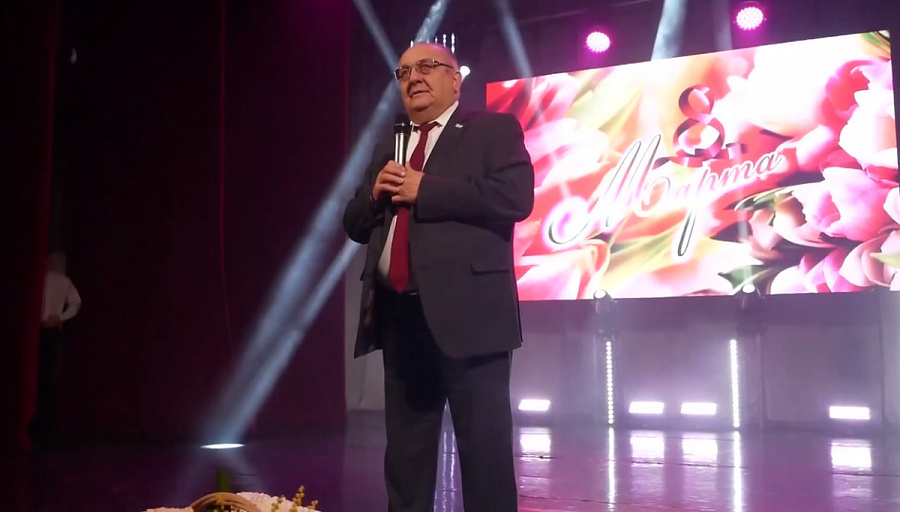 В преддверии Международного женского дня в Городском доме культуры национального творчества прошло торжественное мероприятие для саратовских женщин