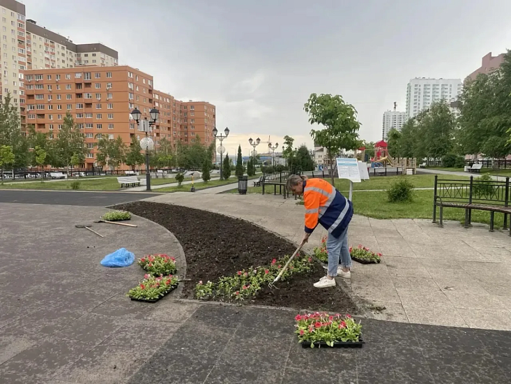 Продолжаются работы по благоустройству