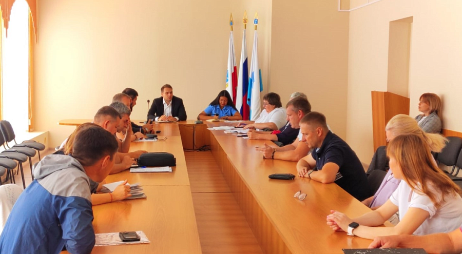 В администрации Ленинского района прошло совещание с управляющими организациями при участии прокуратуры