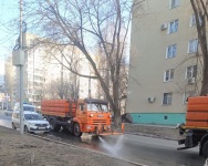 Продолжаются мероприятия по уборке улично-дорожной 
сети города