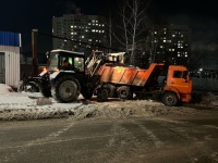 Продолжаются работы по расчистке города 
от снега и наледи