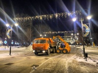 Минувшей ночью городские дорожные службы продолжали выполнять уборку города