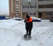 В Саратове продолжается комплексная уборка