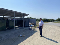 В Гагаринском районе проверили чистоту контейнерных площадок