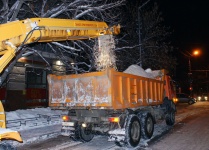 В уборке городских дорог задействовано 
192 единиц техники