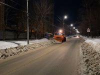 Работы по очистке города от снега и наледи 
ведутся в круглосуточном режиме