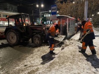 Работы по очистке города от снега и наледи 
ведутся в круглосуточном режиме