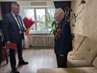 Глава города поздравил с наступающим праздником — Днем Победы — Гуреева Николая Петровича 