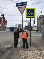 В рамках работ по благоустройству на территории 
района ведутся мероприятия по приведению дорожных знаков и световых опор в нормативное состояние