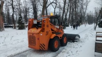 В Саратове продолжаются работы по очистке 
улиц от снега