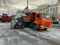 В Саратове продолжаются работы по очистке 
улиц от снега