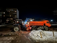 Продолжаются работы по уборке города от 
снега и наледи