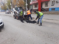 Во Фрунзенском районе продолжаются работы 
по ямочному ремонту дорожного полотна