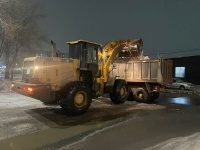 Ночью велись работы по уборке города от 
снега, наледи и обработке тротуаров противогололедными материалами